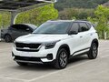 2022 Kia KX3, белый, 1400001 рублей