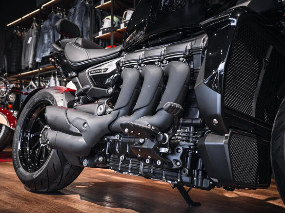 2026 Triumph Rocket 3, серый, 3200000 рублей - вид 19