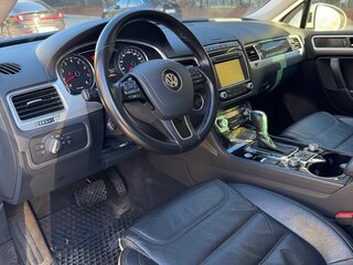 2016 Volkswagen Touareg II Рестайлинг, белый, 3200000 рублей, вид 5