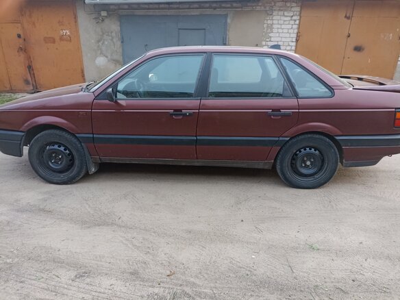 1991 Volkswagen Passat B3, пурпурный - вид 1
