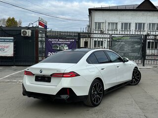 2023 BMW 5 серии 530i xDrive VIII (G60/G61/G68), белый, 9000000 рублей, вид 2