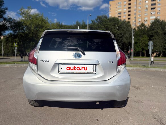 2016 Toyota Aqua I Рестайлинг, серебристый, 750000 рублей - вид 8