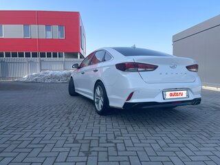 2019 Hyundai Sonata VII (LF) Рестайлинг, белый, 1850000 рублей, вид 4