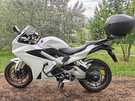 2016 Honda VFR 800, белый, 659000 рублей, вид 4