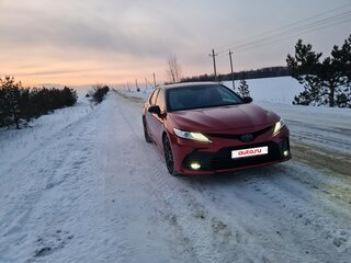 2021 Toyota Camry VIII (XV70) Рестайлинг, красный, 2900000 рублей, вид 1