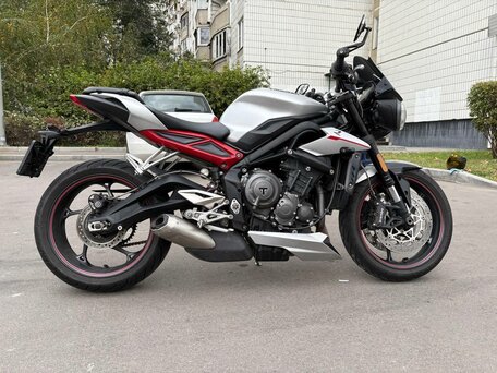 2018 Triumph Street Triple, серебристый, 670000 рублей, вид 5