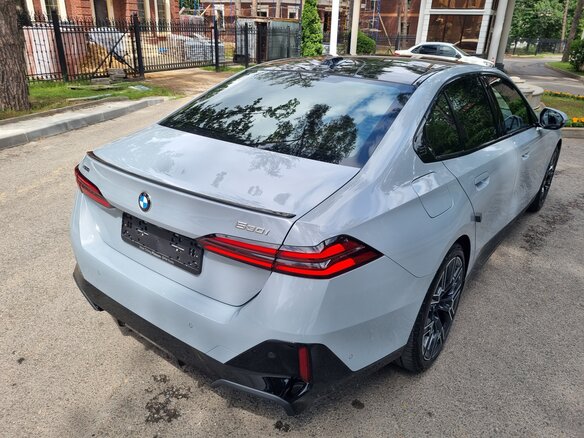 2025 BMW 5 серии 530i xDrive VIII (G60/G61/G68), серый, 8850000 рублей - вид 19