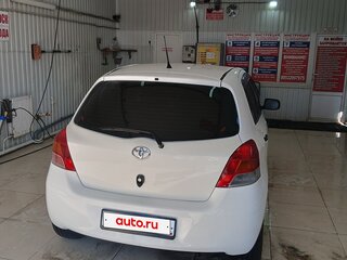 2009 Toyota Yaris II, белый, 525000 рублей, вид 3