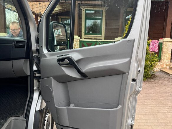 2010 Mercedes-Benz Sprinter, серебристый, 2400000 рублей - вид 4