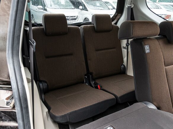 2015 Toyota Sienta II, коричневый, 1525000 рублей - вид 11
