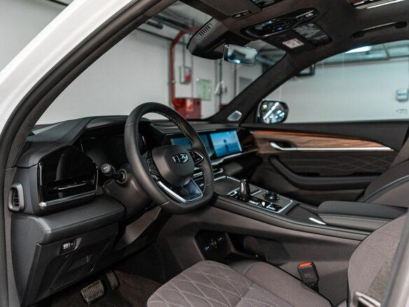 2026 Geely Monjaro I Рестайлинг, белый - вид 11