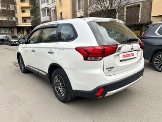 2016 Mitsubishi Outlander III Рестайлинг 2, белый, 1450000 рублей, вид 3