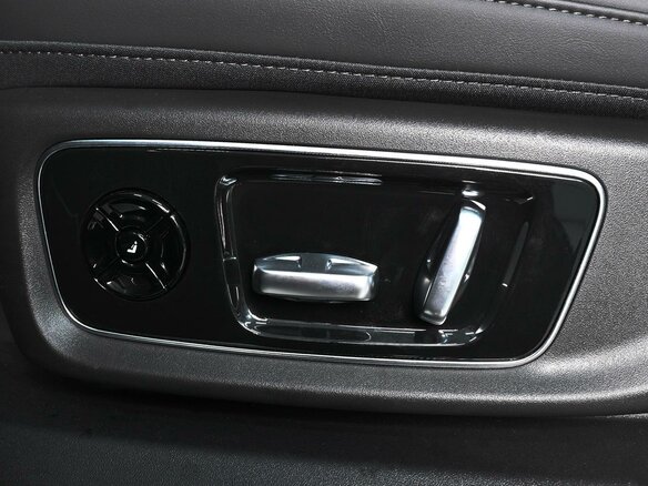 2024 Li Auto (Lixiang) L9 52.3 kWh I Рестайлинг, серый, 8879000 рублей - вид 19