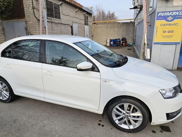 2018 Skoda Rapid I Рестайлинг, белый, 1200000 рублей - вид 5