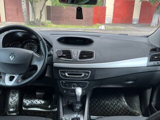 2011 Renault Megane III, пурпурный, 800000 рублей, вид 3