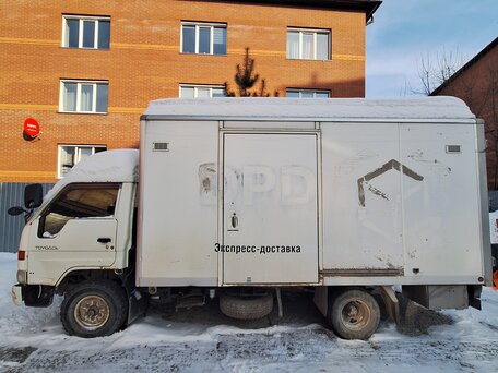 1997 Toyota Toyoace, белый, 800000 рублей, вид 2
