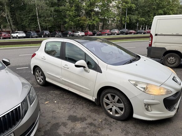2009 Peugeot 308 I, белый - вид 3