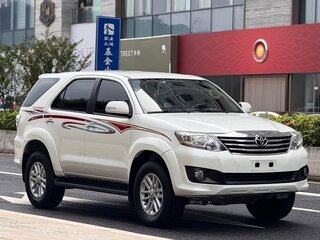 2015 Toyota Fortuner I Рестайлинг 2, белый, 2800000 рублей, вид 3