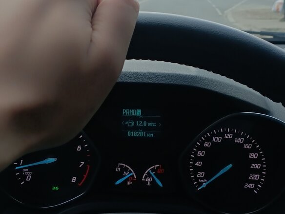 2014 Ford Kuga II, серый, 1950000 рублей - вид 4
