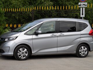 2019 Honda Freed II, серебристый, 1499000 рублей, вид 2