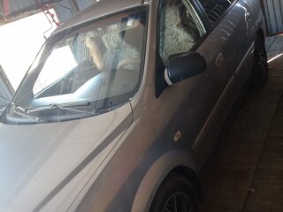 2004 Kia Carens I (RS) Рестайлинг, серебристый, 290000 рублей, вид 5