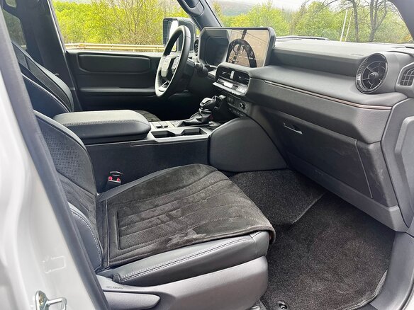 2024 Toyota Land Cruiser Prado 250 Series, белый, 7300000 рублей - вид 4
