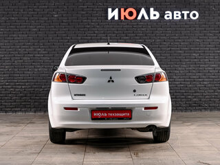 2014 Mitsubishi Lancer X Рестайлинг, белый, 900000 рублей, вид 5