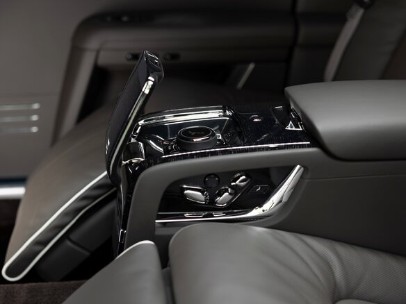 2026 Rolls-Royce Ghost Extended II Рестайлинг (Series II), чёрный, 68566496 рублей - вид 25