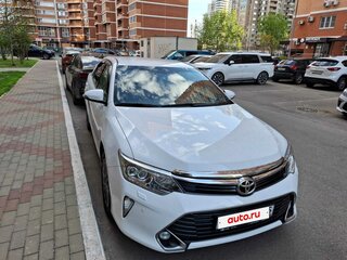 2016 Toyota Camry VII (XV50) Рестайлинг, белый, 2030000 рублей, вид 3