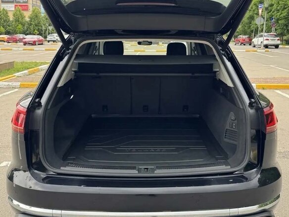 2020 Volkswagen Touareg III, чёрный, 6100000 рублей - вид 10