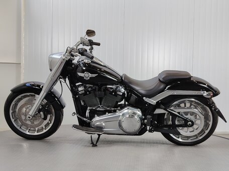 2017 Harley-Davidson Fat Boy, чёрный, 1719000 рублей, вид 4