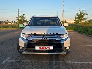 2018 Mitsubishi Outlander III Рестайлинг 2, белый, 1790000 рублей, вид 2