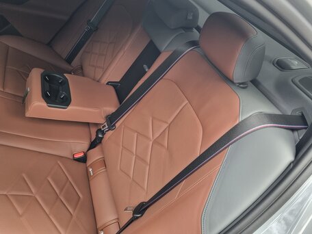2025 BMW 5 серии 530i xDrive VIII (G60/G61/G68), серый, 8999000 рублей, вид 4