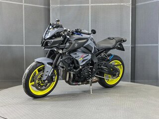 2017 Yamaha MT-10, серый, 989000 рублей, вид 4