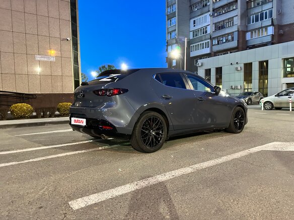 2019 Mazda 3 IV (BP), серый, 2050000 рублей - вид 4