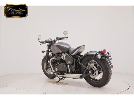 2026 Triumph Bonneville Bobber, чёрный, 1570000 рублей, вид 4
