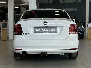 2018 Volkswagen Polo V Рестайлинг, белый, 1070000 рублей, вид 4