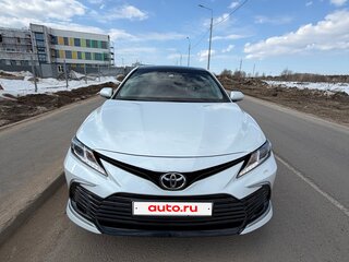 2022 Toyota Camry VIII (XV70) Рестайлинг, белый, 3400000 рублей, вид 1
