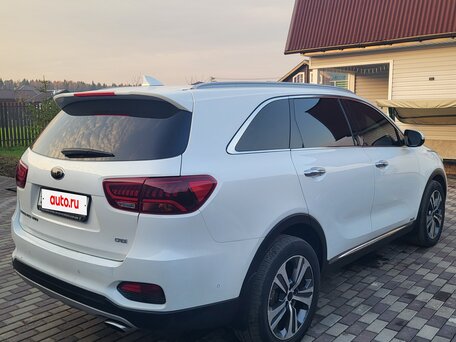 2018 Kia Sorento III Prime Рестайлинг, белый, 2100000 рублей, вид 4