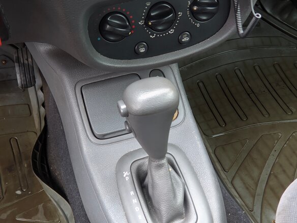 2001 Renault Clio II Рестайлинг, серебристый, 105000 рублей - вид 16