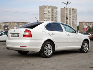 2013 Skoda Octavia II (A5) Рестайлинг, белый, 1059000 рублей, вид 5