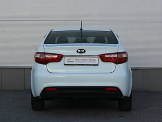 2013 Kia Rio 5-speed III, белый, 720000 рублей, вид 4