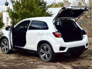 2019 Mitsubishi Outlander Sport I Рестайлинг 3, белый, 2000000 рублей, вид 4