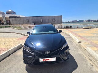 2023 Toyota Camry VIII (XV70) Рестайлинг, чёрный, 3900000 рублей, вид 1
