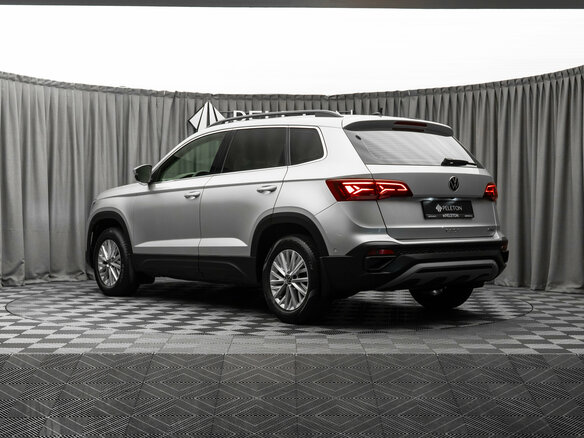 2021 Volkswagen Taos I, серебристый, 2745000 рублей - вид 3