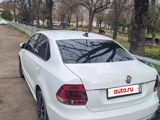 2017 Volkswagen Polo V Рестайлинг, белый, 850000 рублей, вид 3