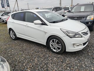2015 Hyundai Solaris I Рестайлинг, белый, 950000 рублей, вид 2
