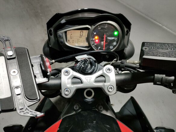 2021 Triumph Street Triple, чёрный, 825000 рублей - вид 4
