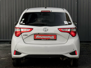 2019 Toyota Vitz III (XP130) Рестайлинг 2, белый, 980000 рублей, вид 5