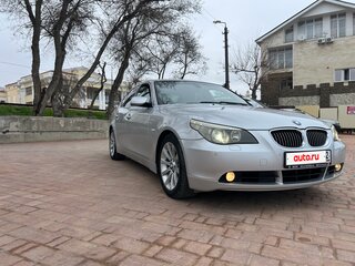 2004 BMW 5 серии 520i V (E60/E61), серебристый, 920000 рублей, вид 3